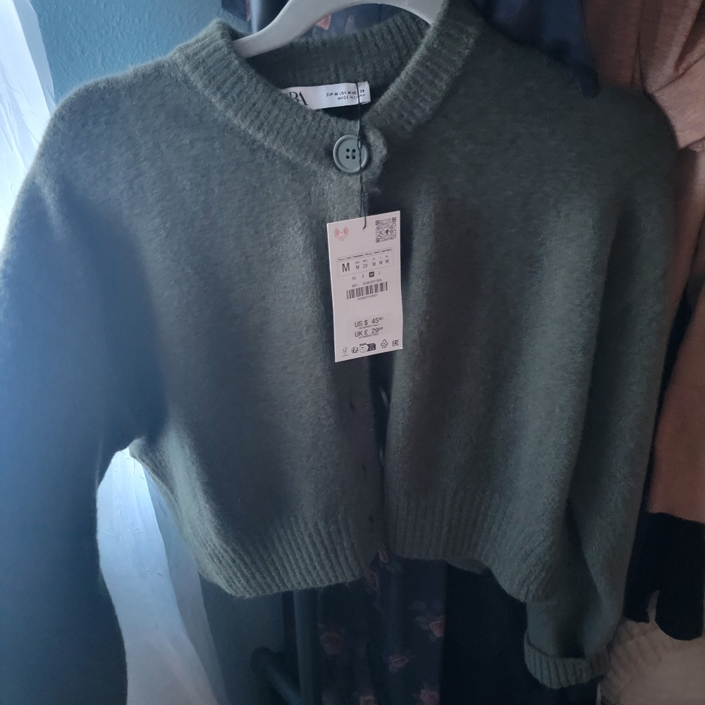 Lara green sweater